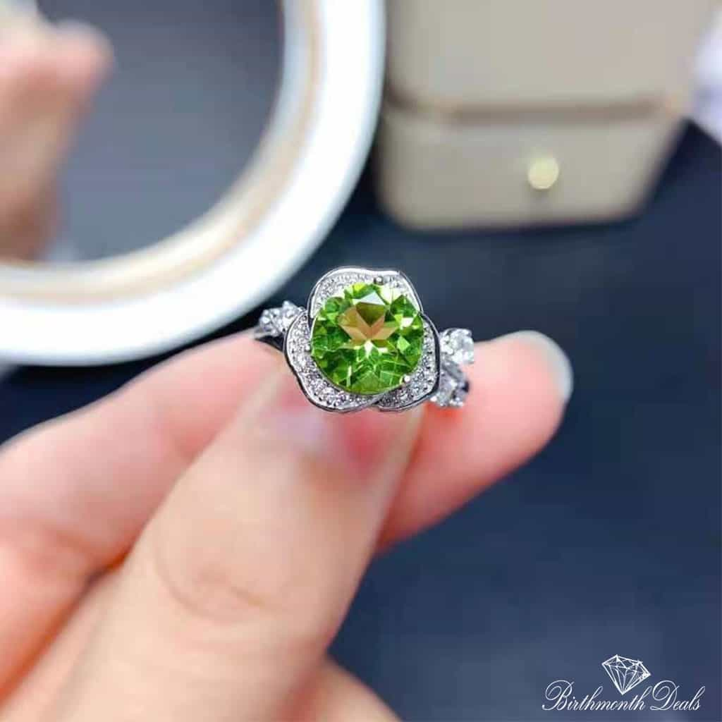 August Peridot Birthstone Ring - Birthmonth Deals