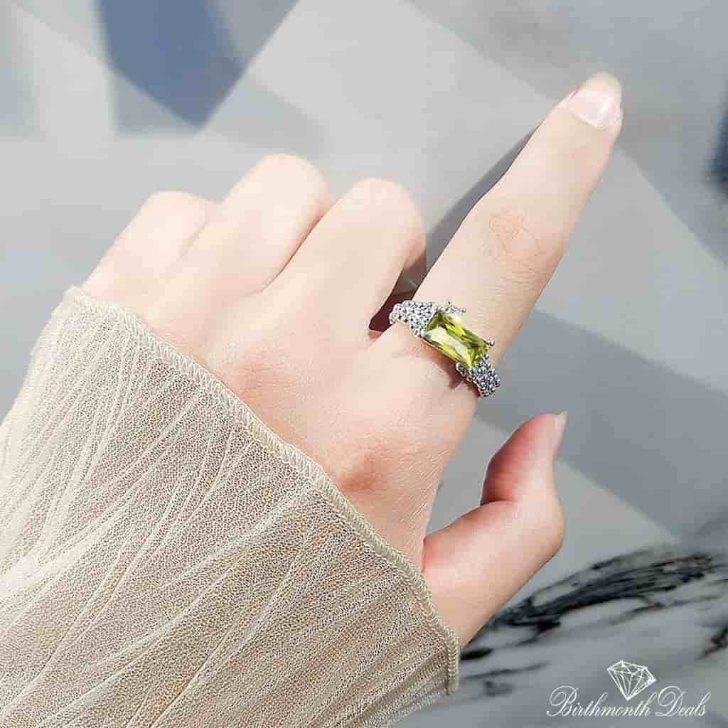 August Peridot Birthstone Ring - Birthmonth Deals