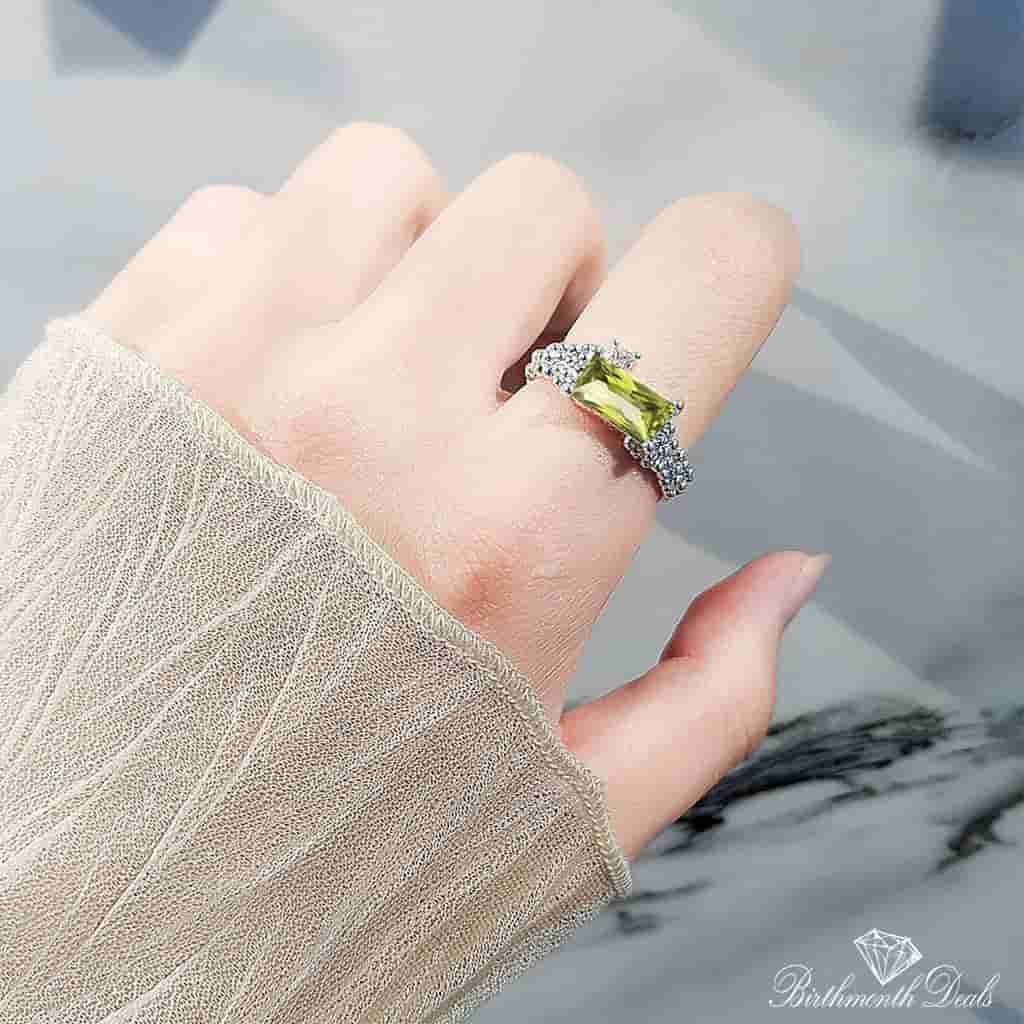 August Peridot Birthstone Ring - Birthmonth Deals