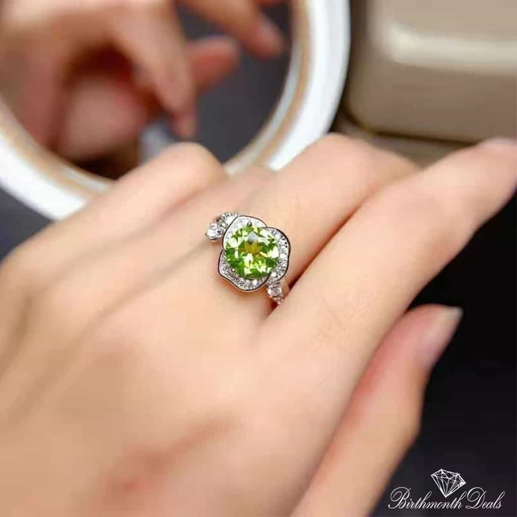 August Peridot Birthstone Ring - Birthmonth Deals