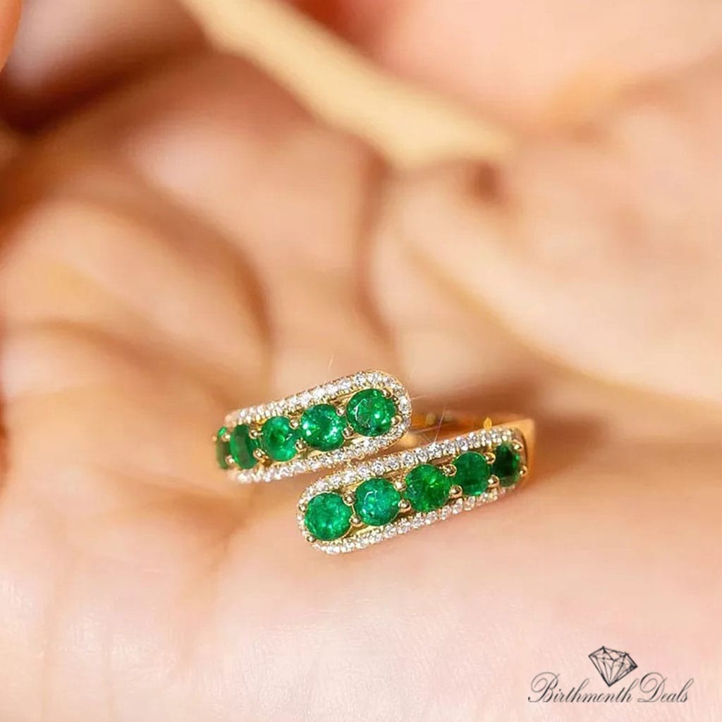 May Emerald Birthstone Ring - Birthmonth Deals