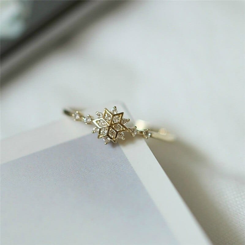 Snow Crystal Ring - Birthmonth Deals